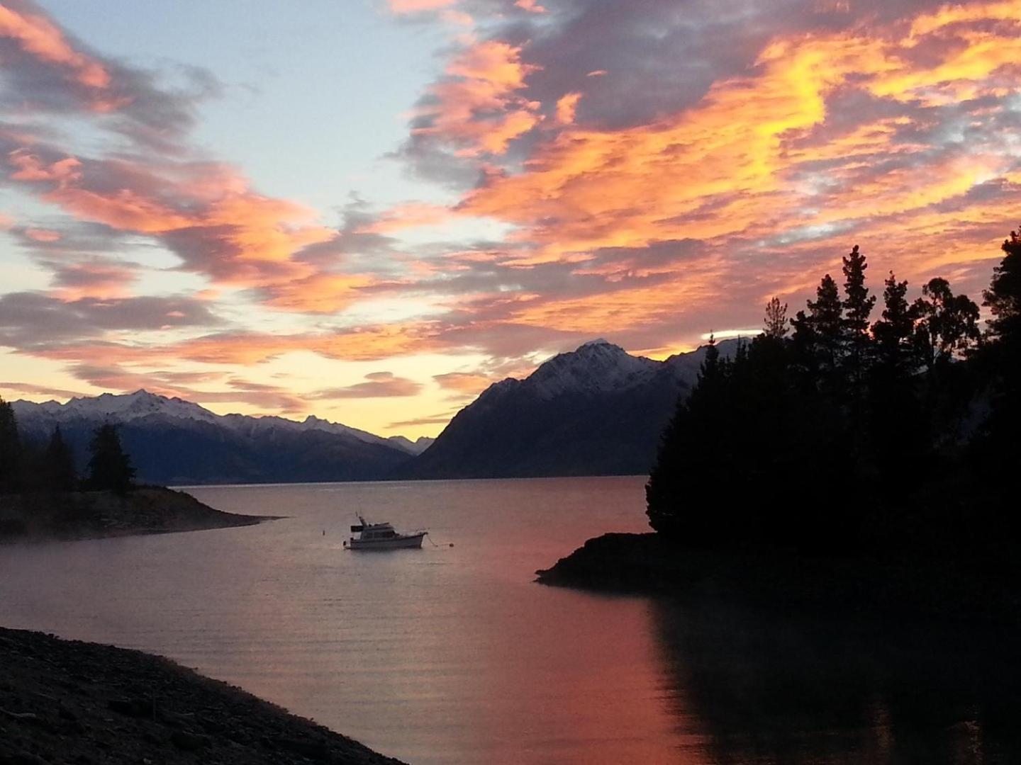 The Camp - Lake Hawea Exterior photo